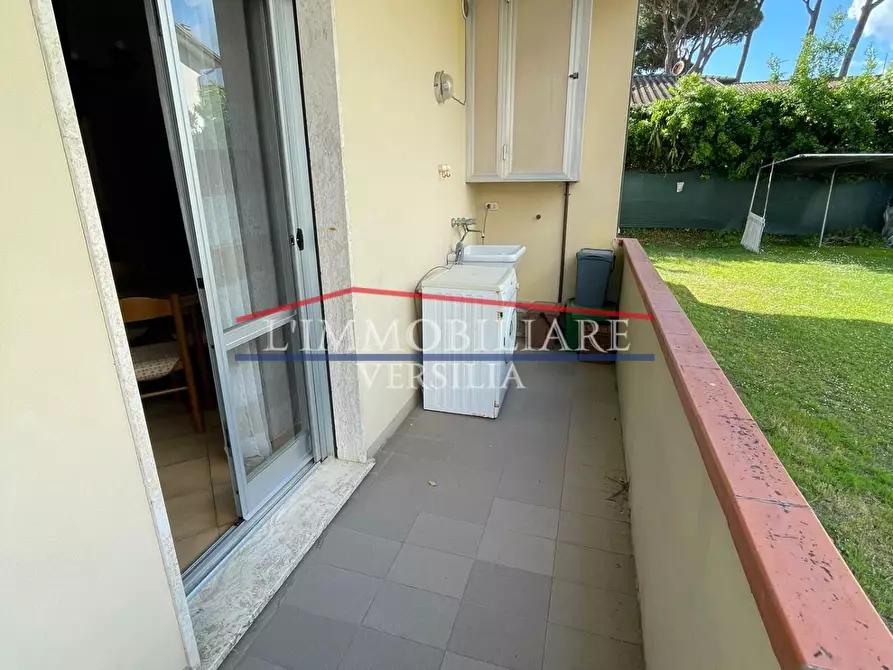 Immagine 1 di Appartamento in vendita  a Montignoso