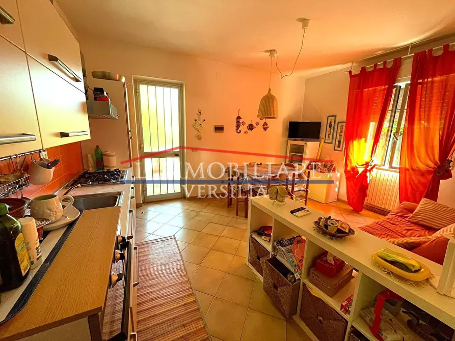 Immagine 5 di Appartamento in vendita  a Montignoso