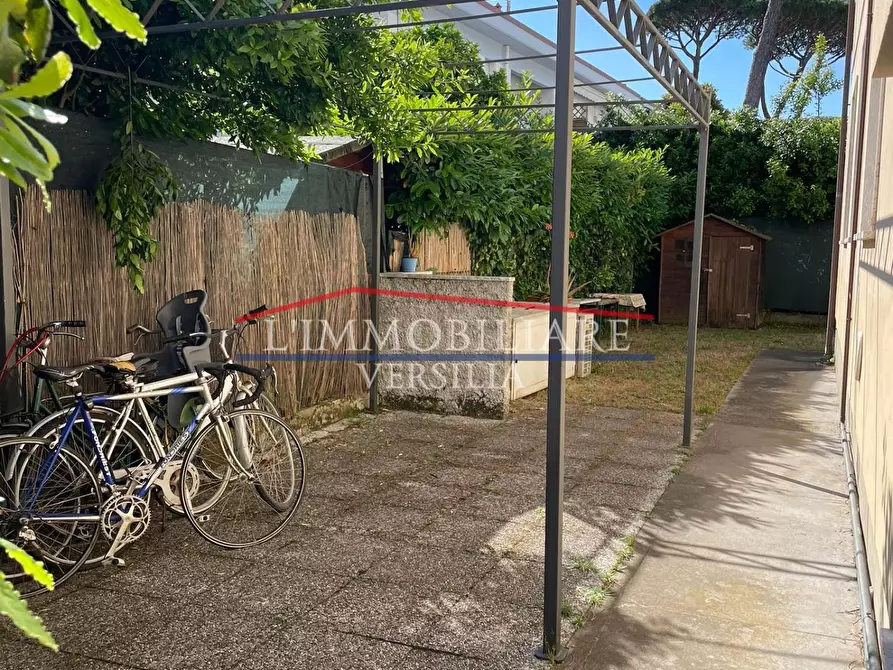 Immagine 13 di Appartamento in vendita  a Montignoso