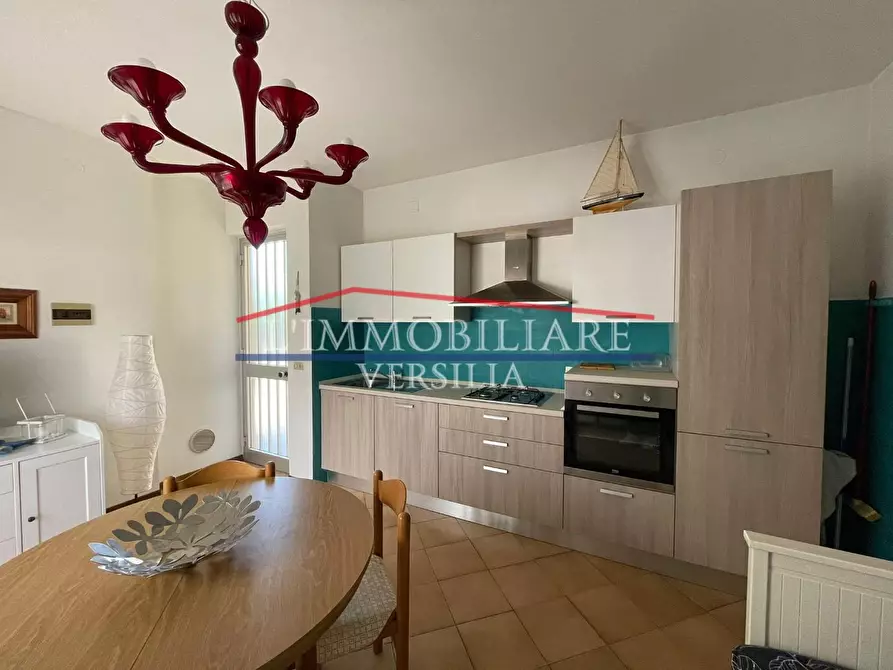 Immagine 17 di Appartamento in vendita  a Montignoso