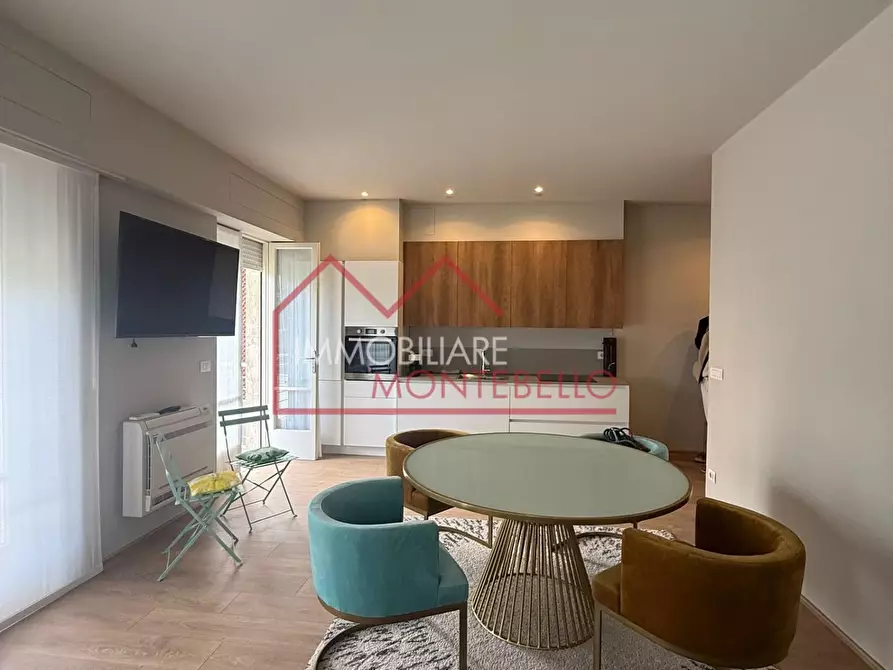 Immagine 1 di Appartamento in vendita  a Viareggio