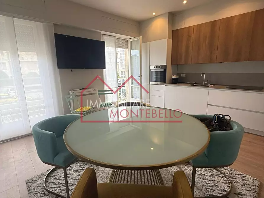 Immagine 10 di Appartamento in vendita  a Viareggio