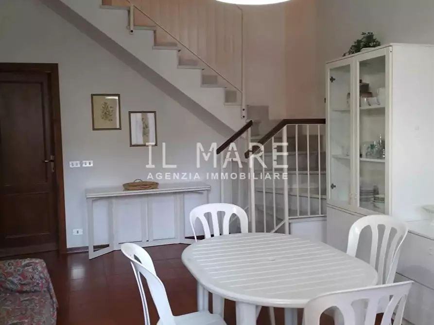 Immagine 2 di Villetta a schiera in vendita  a Massa