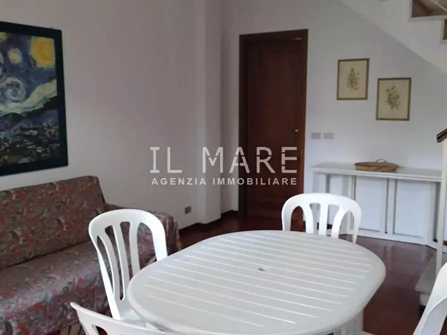 Immagine 1 di Villetta a schiera in vendita  a Massa