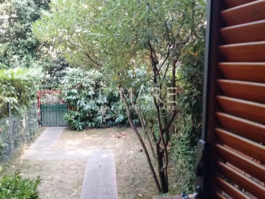 Immagine 15 di Villetta a schiera in vendita  a Massa