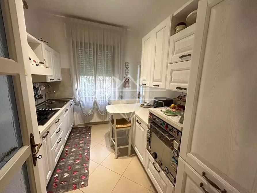 Immagine 3 di Appartamento in vendita  a Massa