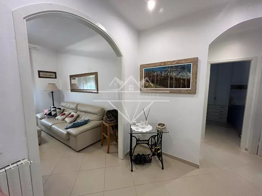 Immagine 2 di Appartamento in vendita  a Massa