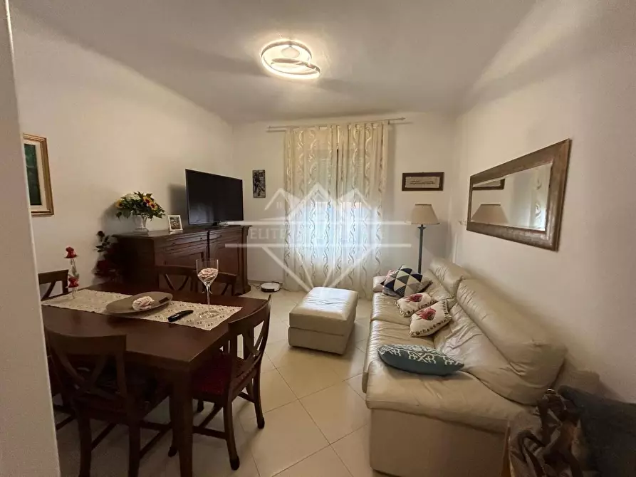 Immagine 1 di Appartamento in vendita  a Massa