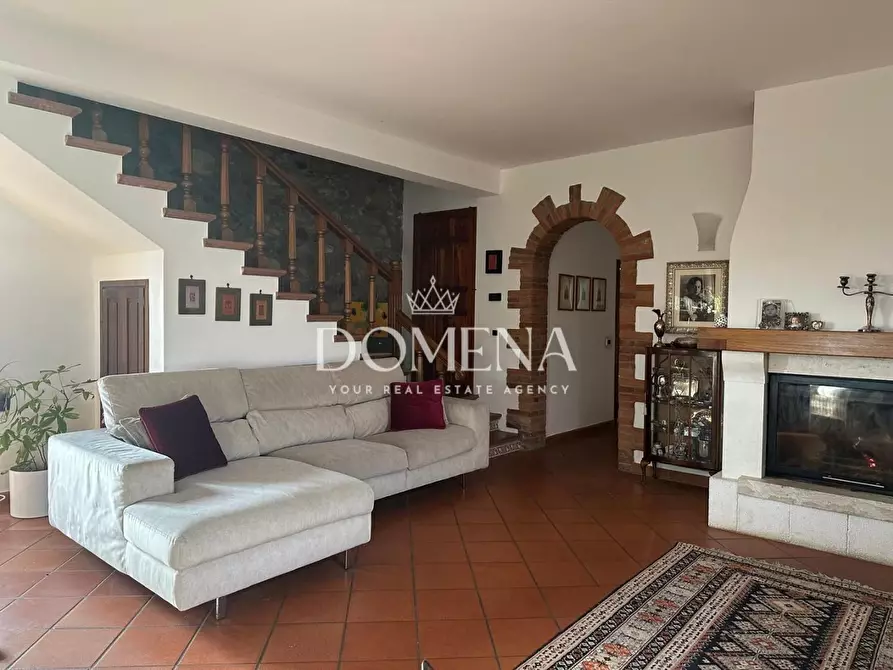 Immagine 13 di Villa in vendita  a Siena