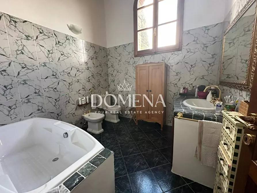 Immagine 28 di Villa in vendita  a Siena