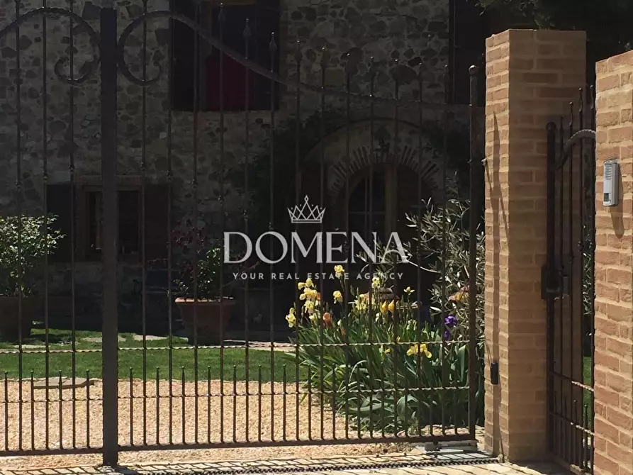 Immagine 7 di Villa in vendita  a Siena