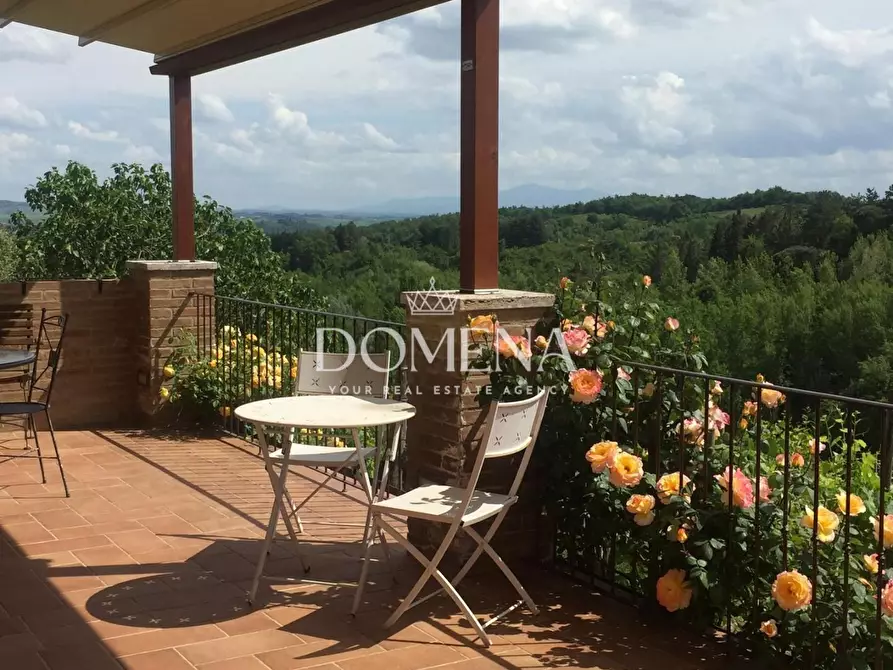 Immagine 2 di Villa in vendita  a Siena