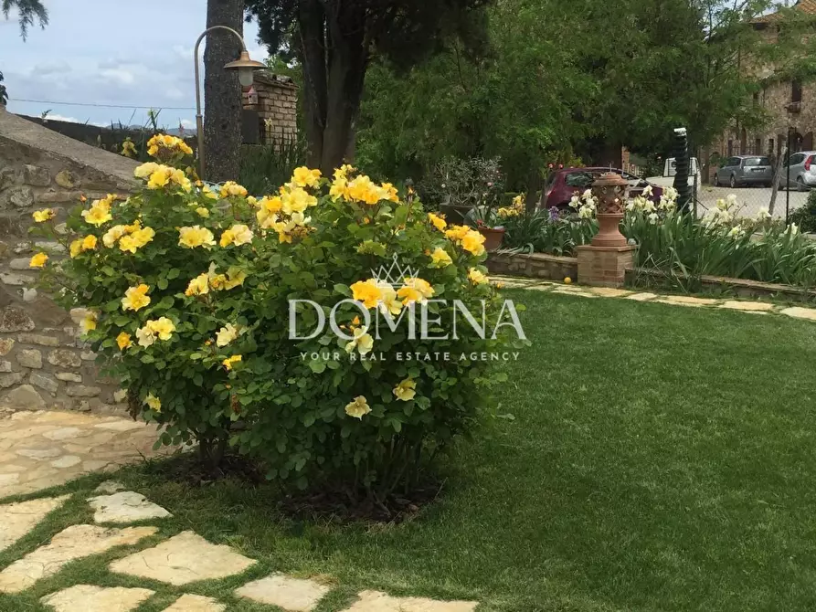 Immagine 4 di Villa in vendita  a Siena
