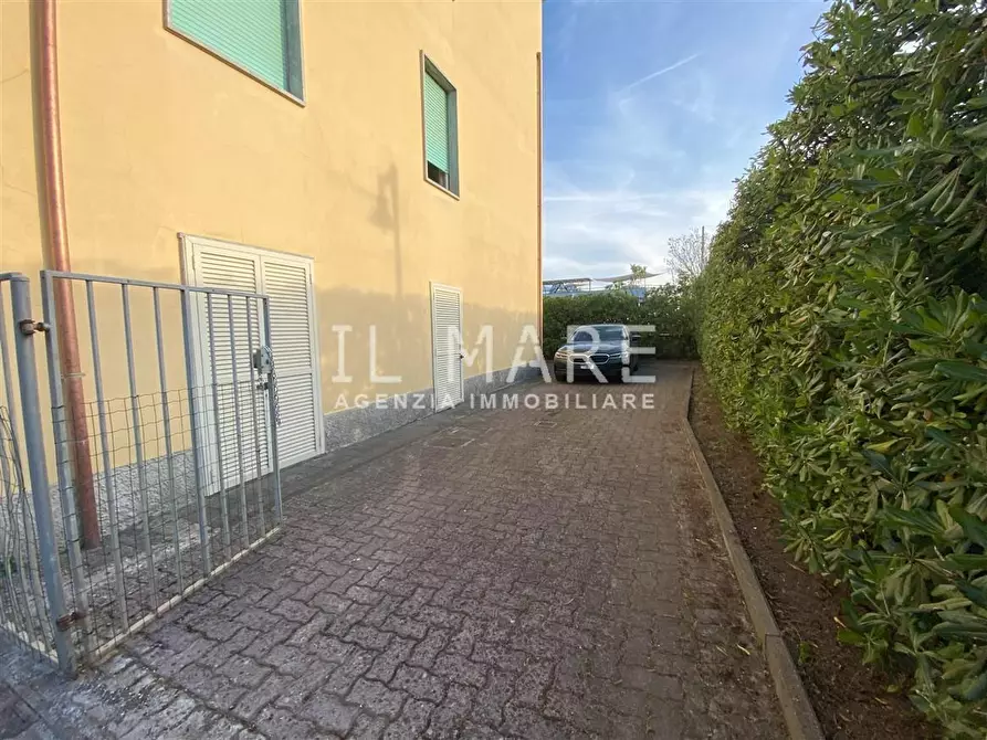 Immagine 19 di Appartamento in vendita  a Massa