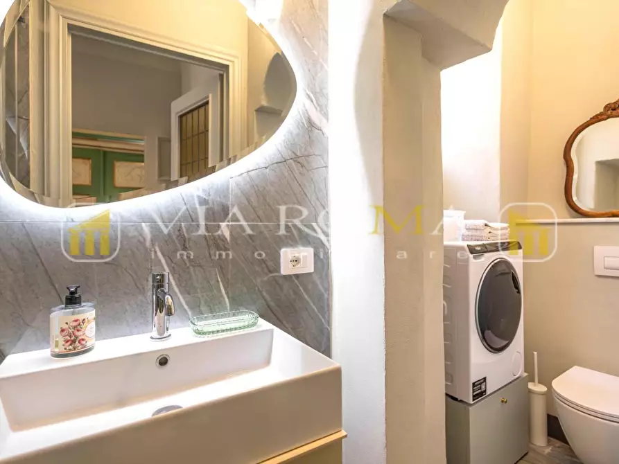 Immagine 23 di Appartamento in vendita  a Lucca