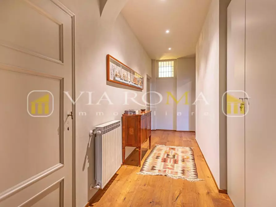 Immagine 15 di Appartamento in vendita  a Lucca