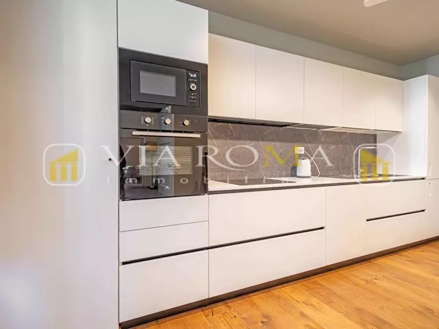 Immagine 10 di Appartamento in vendita  a Lucca