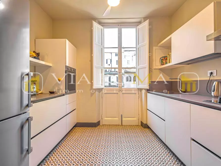 Immagine 14 di Appartamento in vendita  a Lucca