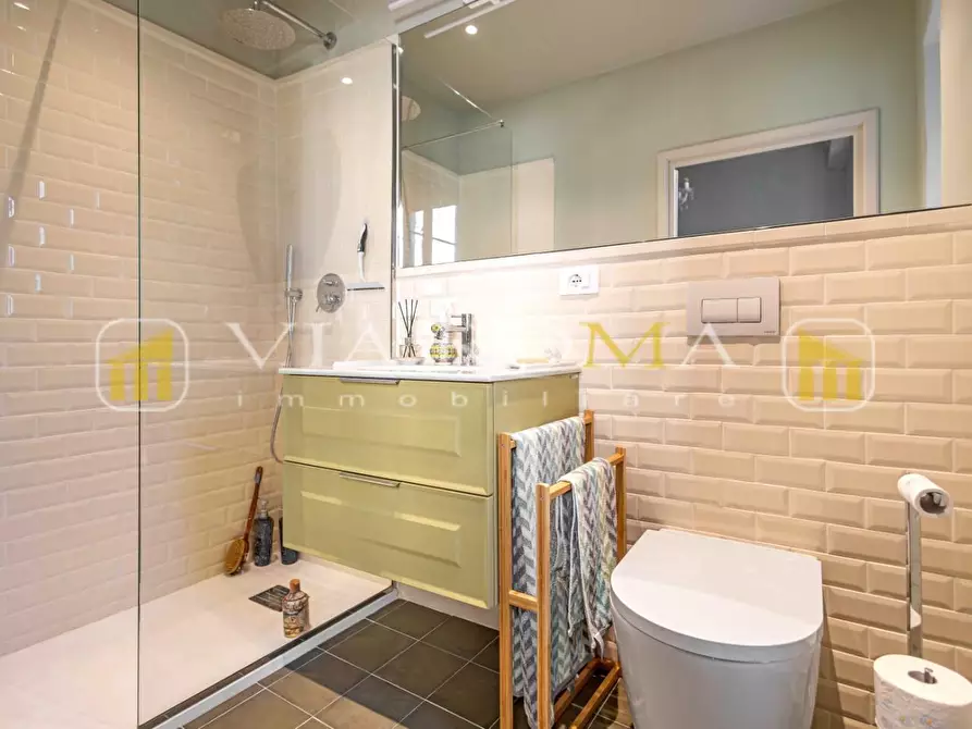 Immagine 24 di Appartamento in vendita  a Lucca