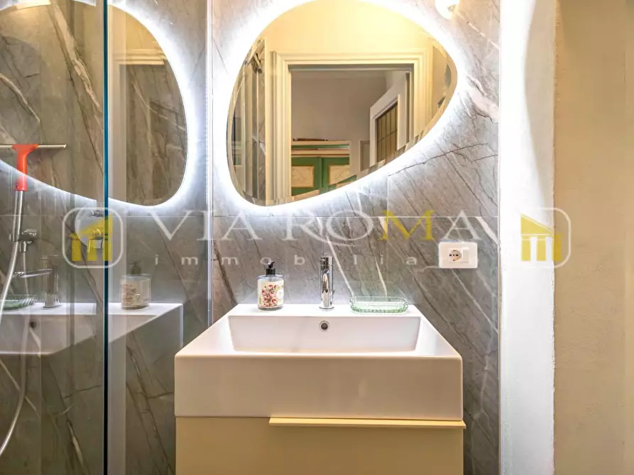 Immagine 22 di Appartamento in vendita  a Lucca