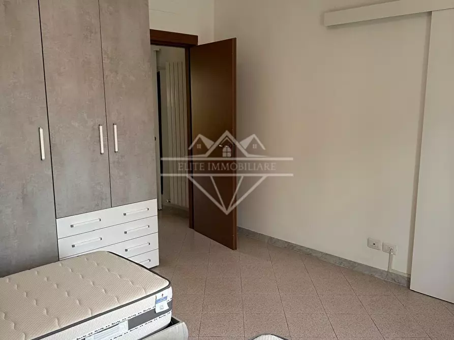 Immagine 7 di Appartamento in affitto  a Carrara