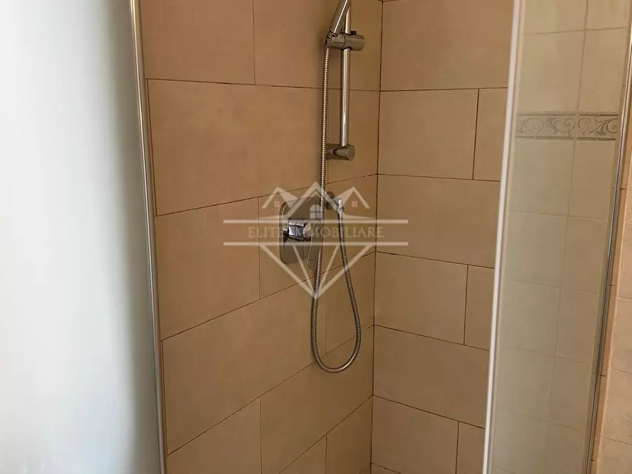 Immagine 10 di Appartamento in affitto  a Carrara