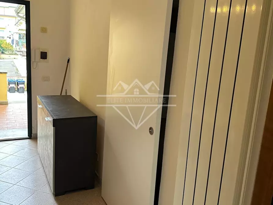 Immagine 4 di Appartamento in affitto  a Carrara