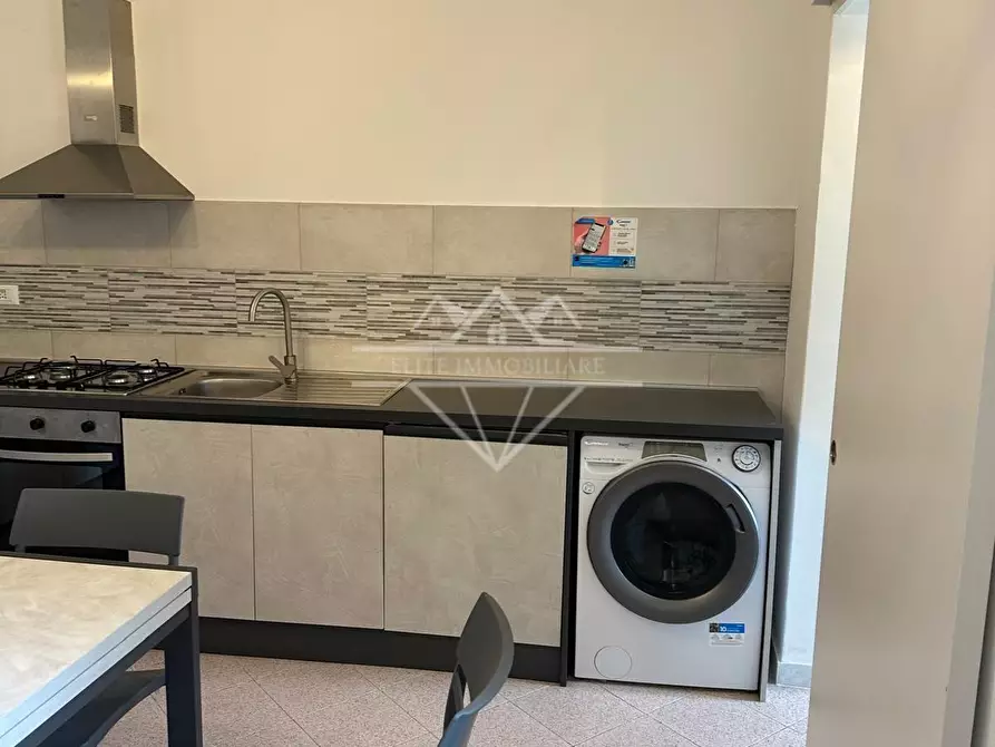 Immagine 3 di Appartamento in affitto  a Carrara