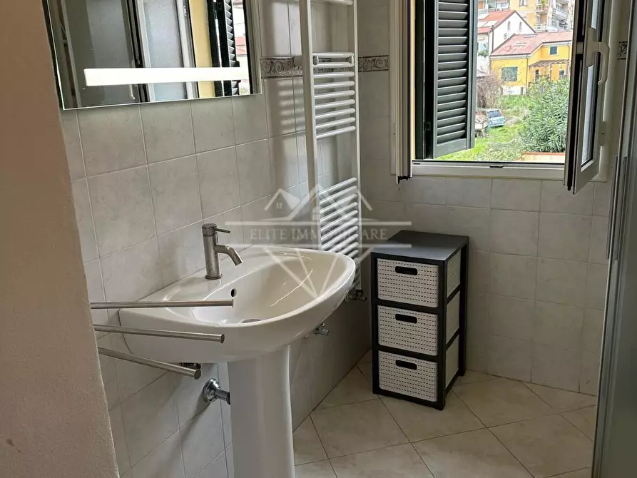 Immagine 8 di Appartamento in affitto  a Carrara