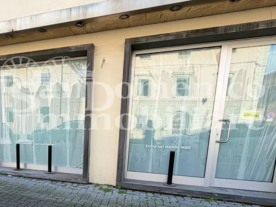 Immagine 2 di Locale commerciale in vendita  a Cascina