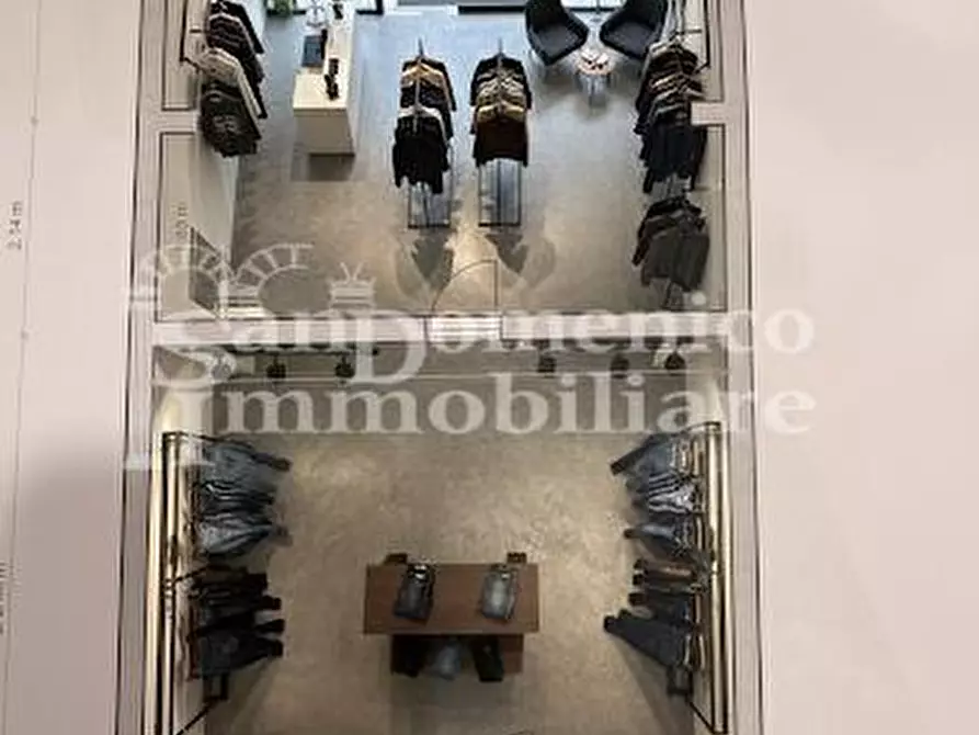 Immagine 4 di Locale commerciale in vendita  a Cascina