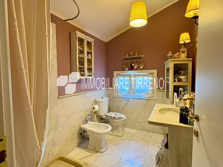 Immagine 12 di Mansarda in vendita  a Massa