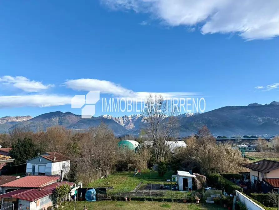 Immagine 16 di Mansarda in vendita  a Massa