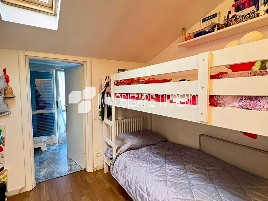 Immagine 9 di Mansarda in vendita  a Massa