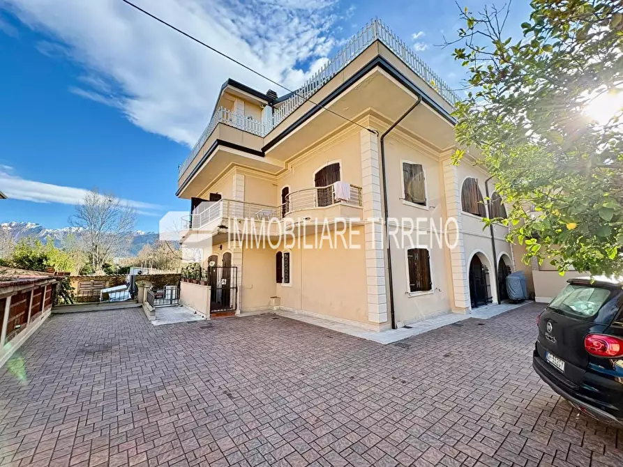 Immagine 1 di Mansarda in vendita  a Massa