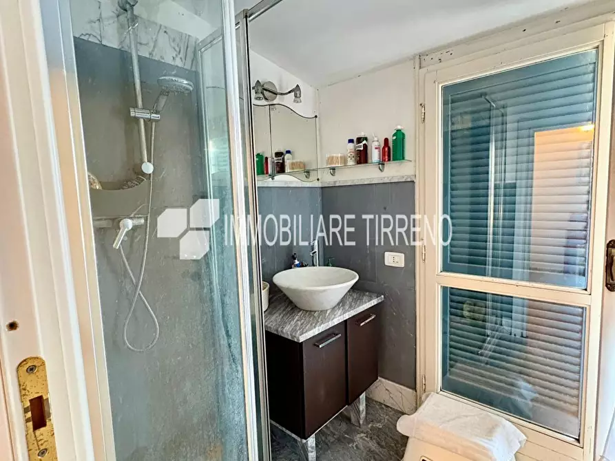 Immagine 11 di Mansarda in vendita  a Massa