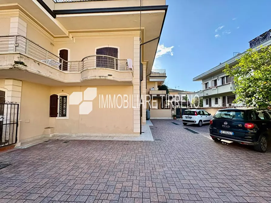 Immagine 17 di Mansarda in vendita  a Massa