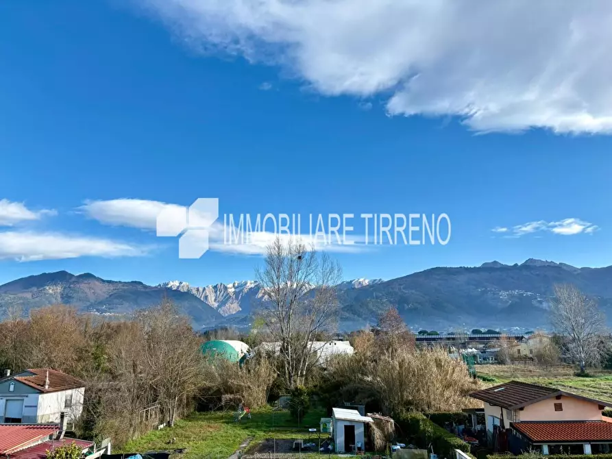 Immagine 15 di Mansarda in vendita  a Massa