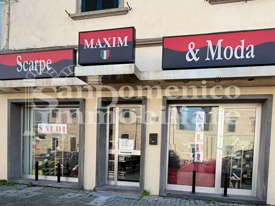 Immagine 1 di Locale commerciale in vendita  a Cascina