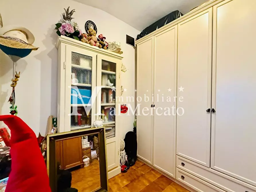 Immagine 27 di Appartamento in vendita  a Lucca