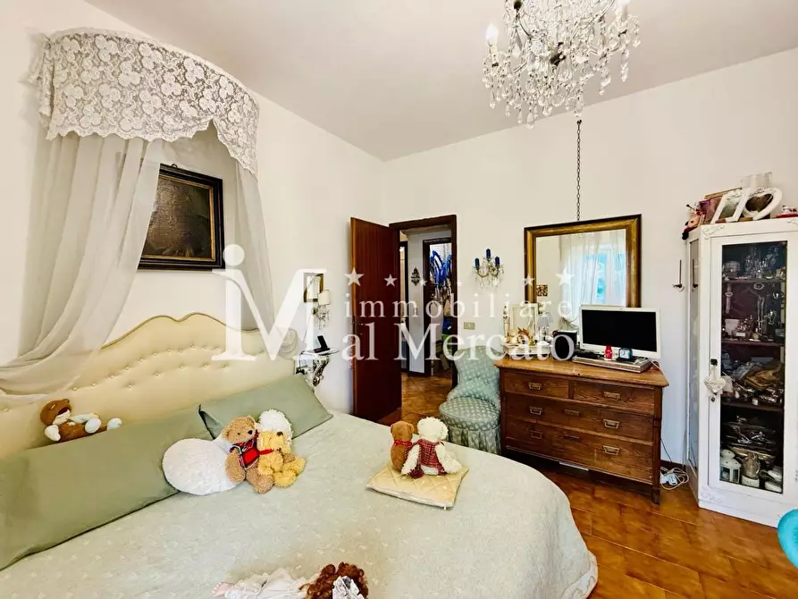 Immagine 18 di Appartamento in vendita  a Lucca