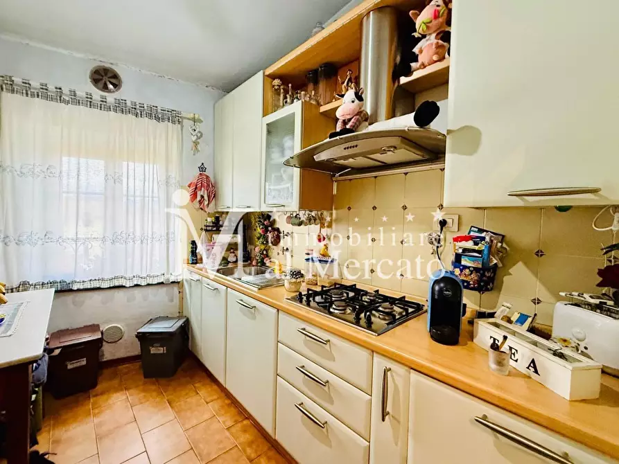 Immagine 7 di Appartamento in vendita  a Lucca