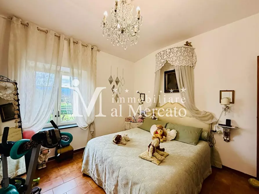 Immagine 17 di Appartamento in vendita  a Lucca