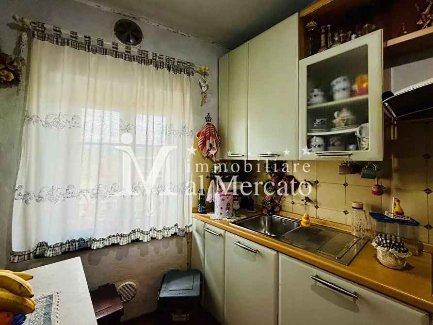 Immagine 11 di Appartamento in vendita  a Lucca