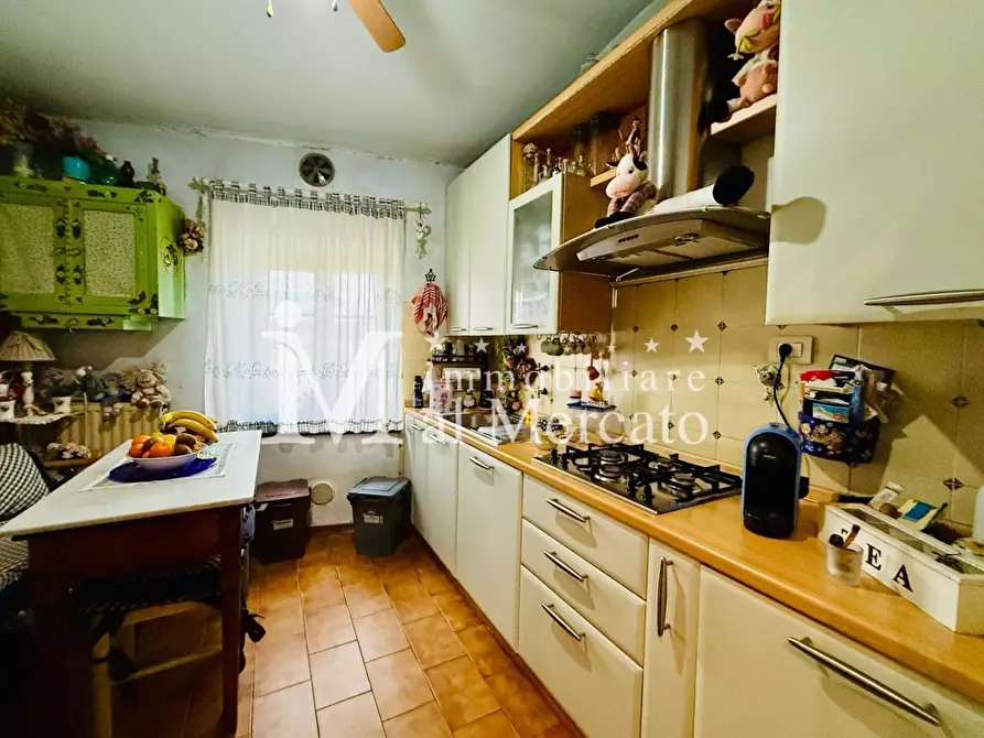 Immagine 8 di Appartamento in vendita  a Lucca