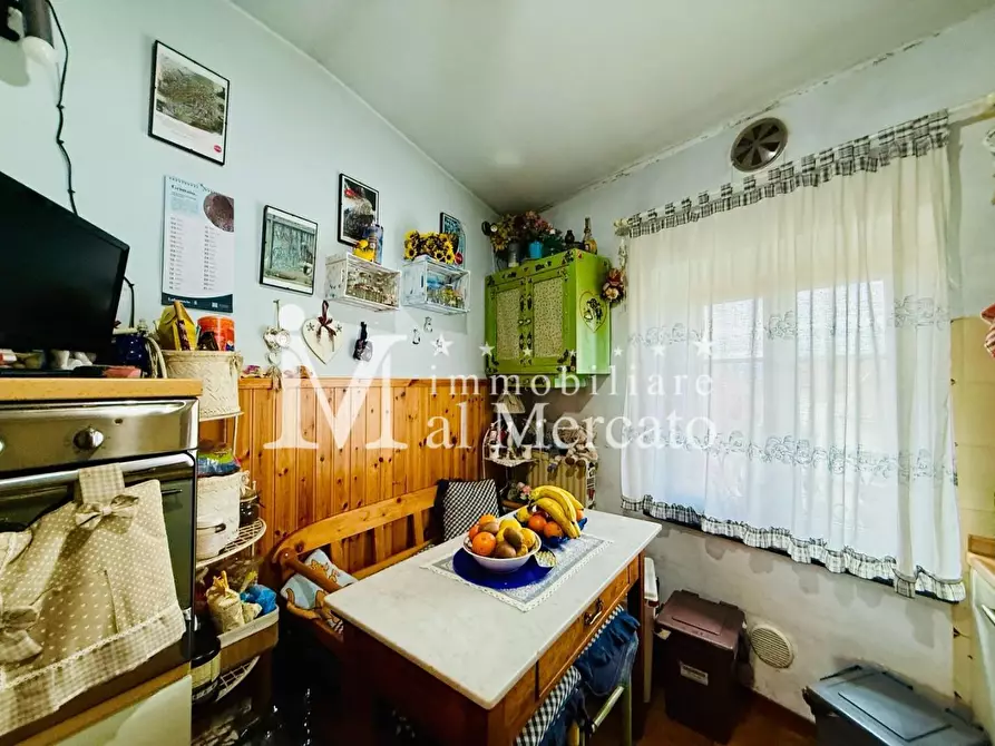 Immagine 10 di Appartamento in vendita  a Lucca