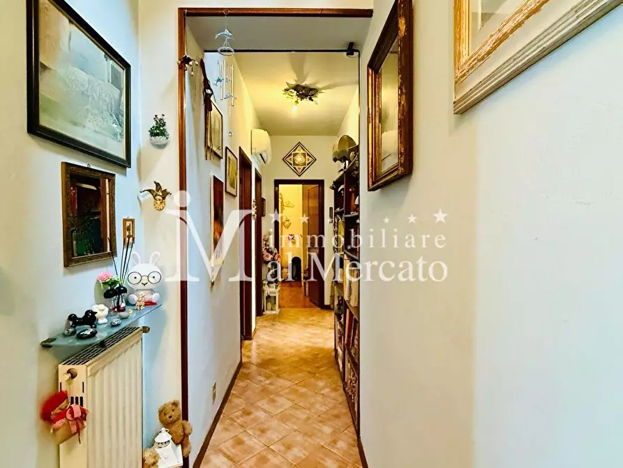 Immagine 23 di Appartamento in vendita  a Lucca