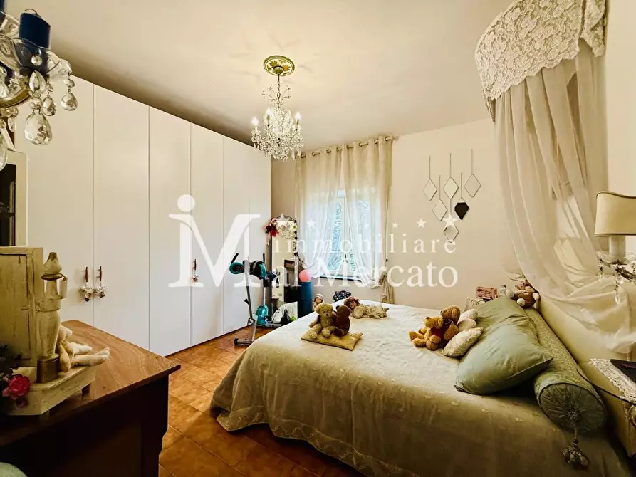 Immagine 15 di Appartamento in vendita  a Lucca