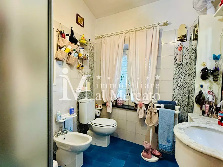 Immagine 19 di Appartamento in vendita  a Lucca