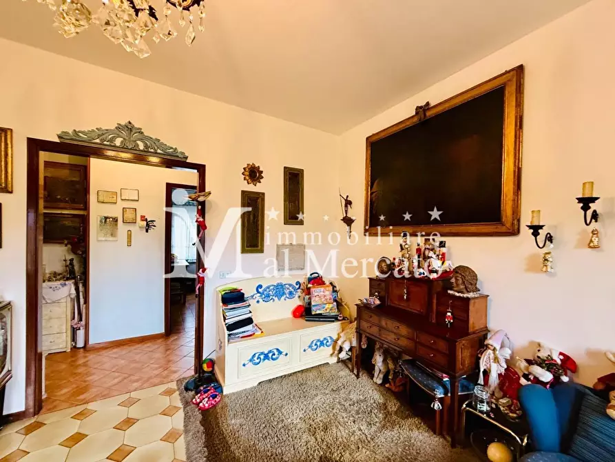 Immagine 5 di Appartamento in vendita  a Lucca